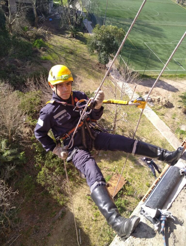 <span class='entry-secondary-title'>Siguen avanzando:</span><br/> Nuevo operador de rescate con cuerdas en los Bomberos de Navarro