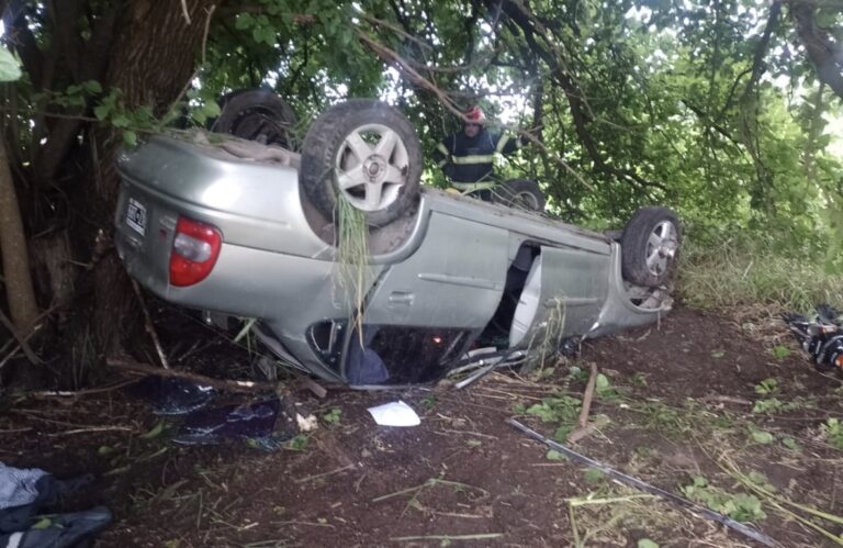 <span class='entry-secondary-title'>El accidente se produjo en Lobos, cerca del paso a nivel en dirección a Navarro:</span><br/> Navarreros vuelcan en ruta 41 en la tarde del domingo