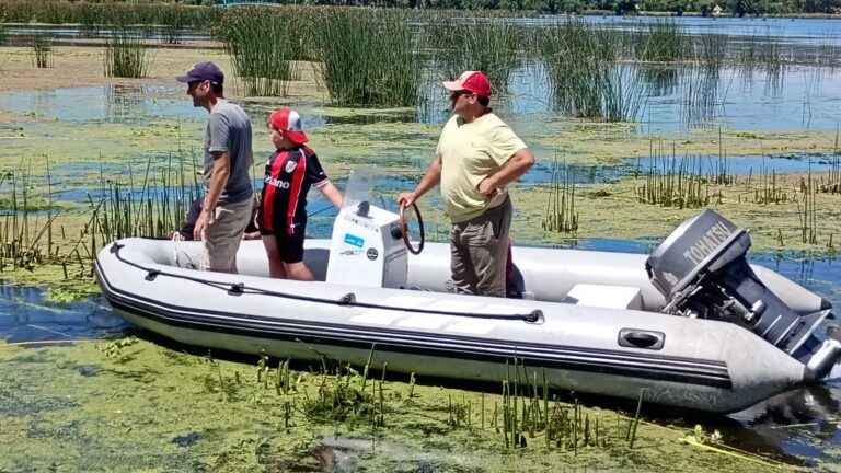 Y un día volvió la pesca a la laguna local. Gran trabajo de un grupo de aficionados locales