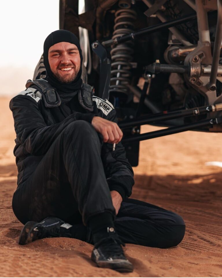 <span class='entry-secondary-title'>Continúa en el séptimo lugar de la general de SSV y sigue siendo el mejor argentino clasificado:</span><br/> A descansar Manolo. Finalizó la sexta etapa del Dakar en el noveno lugar