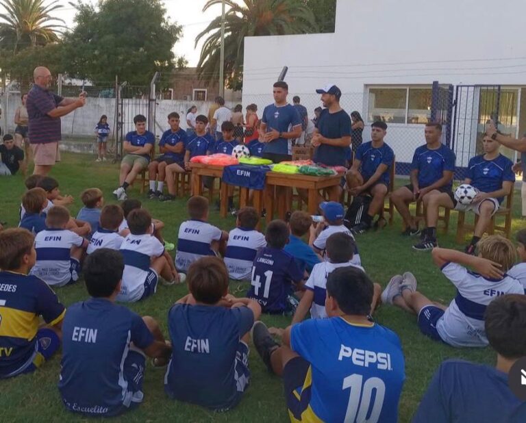 Azul intenso. EFIN también puso primera en infanto juveniles