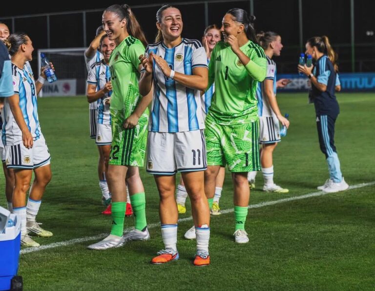 Descomunal Mercedes!!! Tres goles suyos le dieron la clasificación a Argentina para el Mundial de Polonia