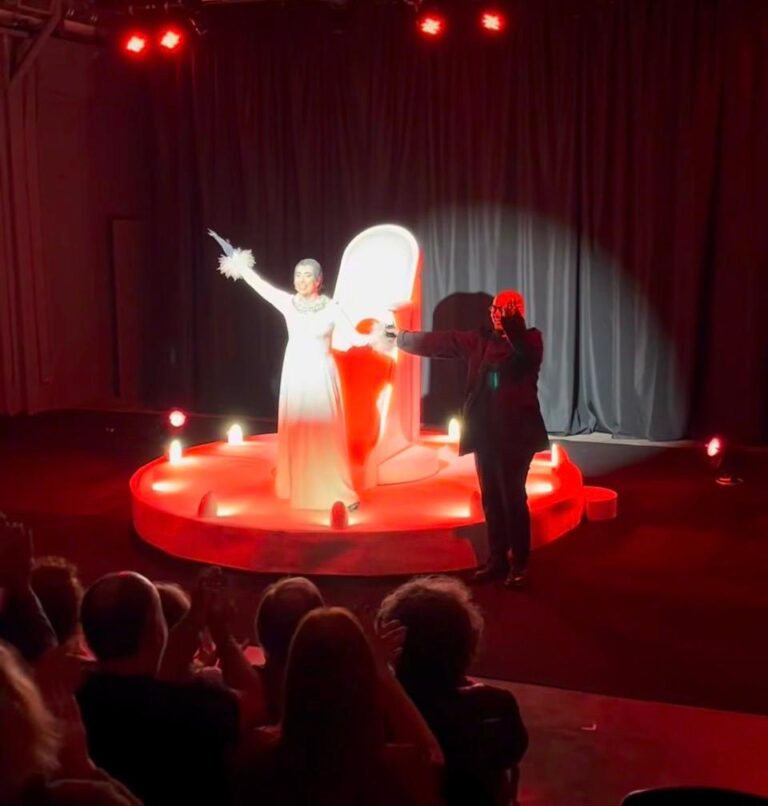 «La viva voz». La obra de Pablo Ramírez estrenada en 2025, ahora en su nuevo espacio