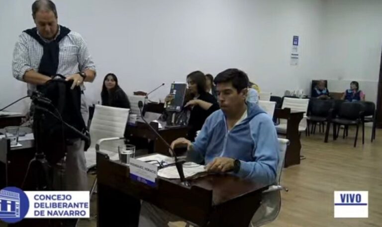 <span class='entry-secondary-title'>Tras debatir sobre seguridad:</span><br/> Concejo. Los concejales de la oposición se retiraron del recinto en la noche del miércoles