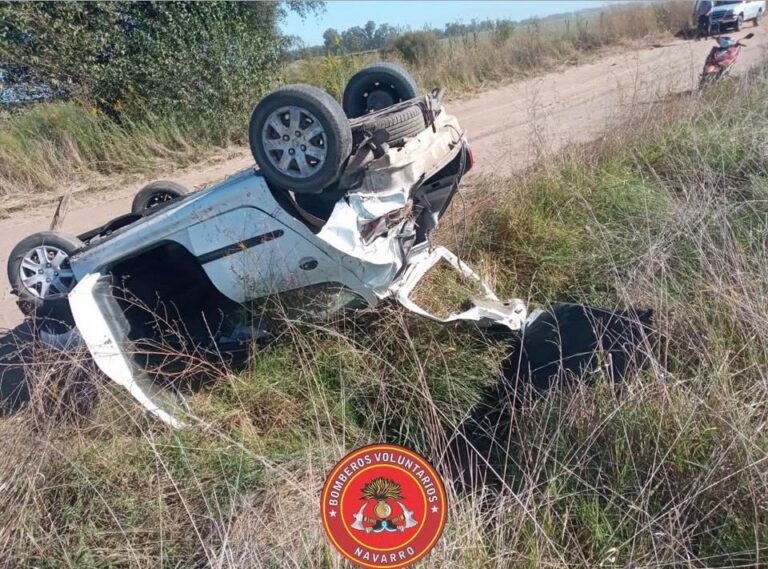Bomberos. Vuelco de vehículo en el Cuartel V