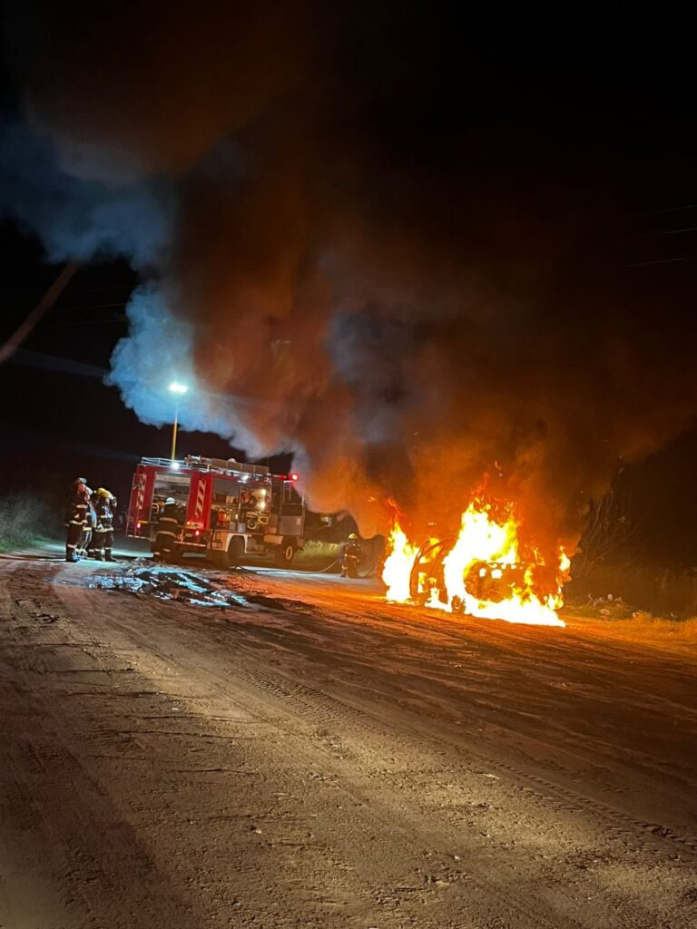 Bomberos. Incendio de automotor en la noche del miércoles