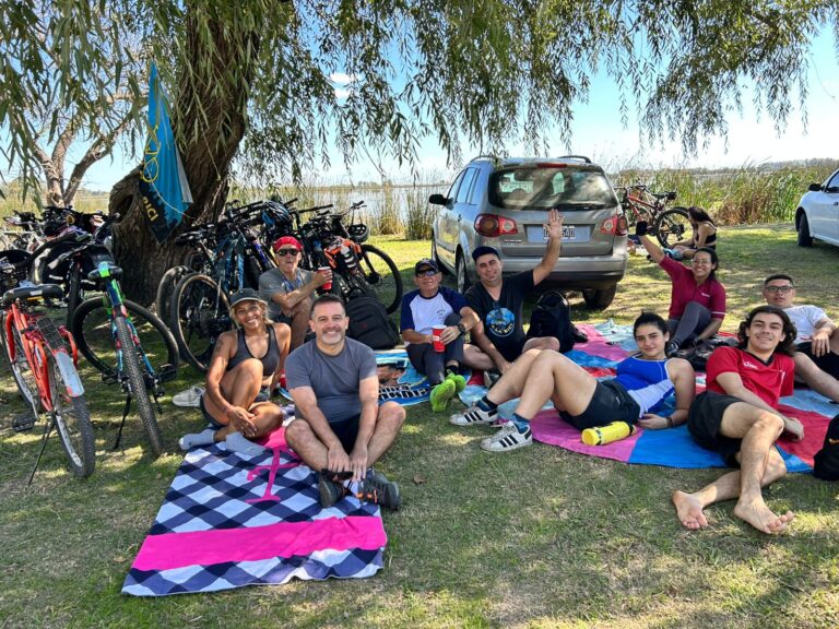 Ciclistas de diferentes zonas visitaron nuestra ciudad en una especie de tour turístico