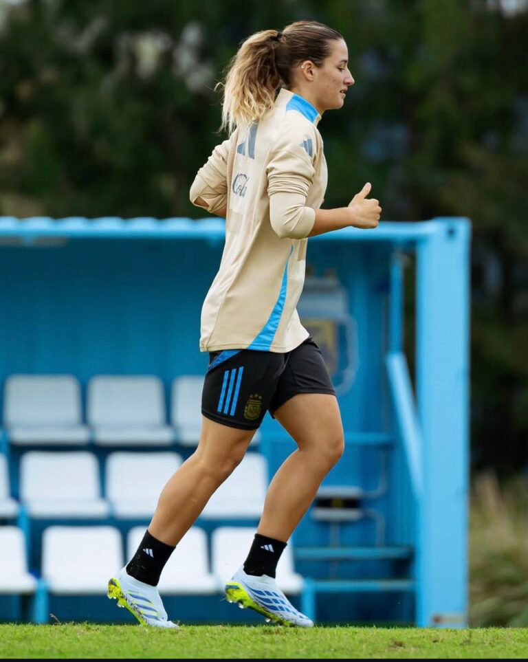 Mercedes Diz a la Selección Mayor. Mañana parten rumbo a Chile para el primer partido de la Liga Femenina de Naciones