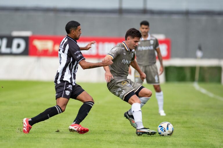 Fútbol. Tobías Salas titular en Estudiantes de Caseros en el empate ante Chaco For Ever