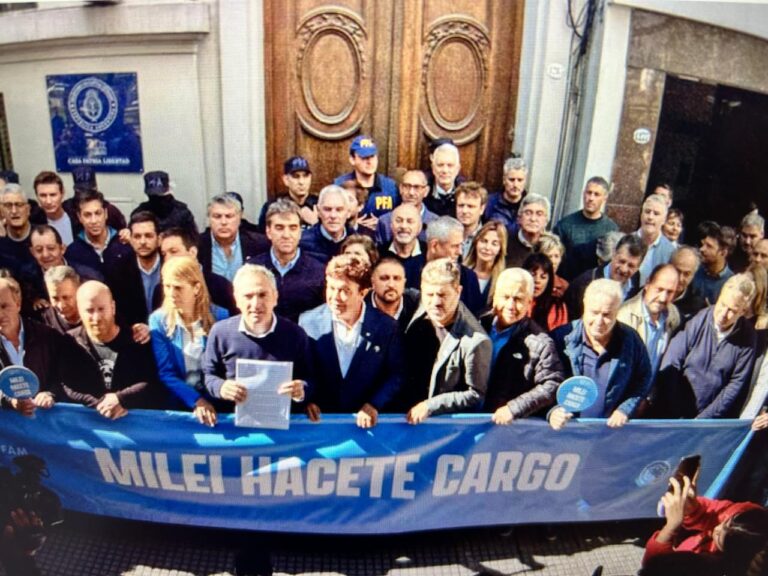 Intendentes peronistas se movilizaron en reclamo de fondos