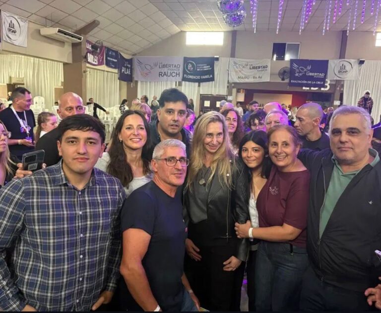 Libertarios navarreros en Suipacha junto a Karina Milei en la presentación de EFDAP
