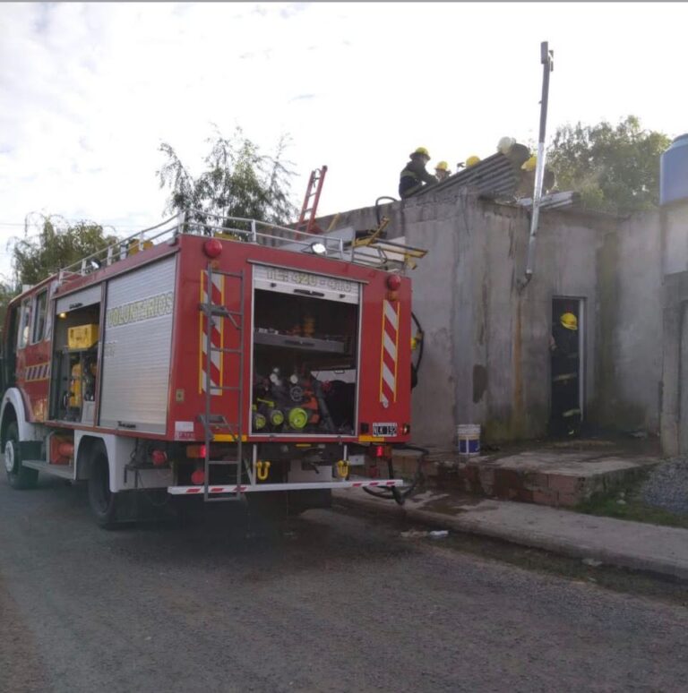 Ardua labor para los Bomberos de Navarro