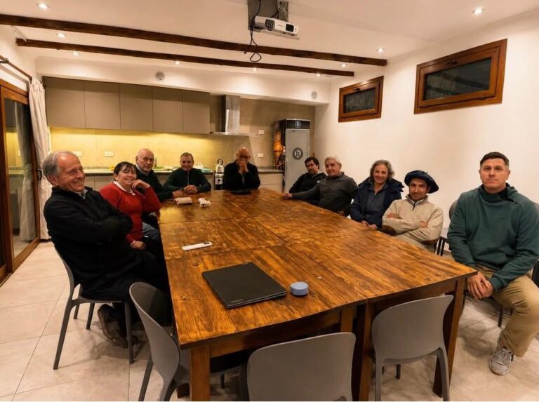Vacunación antiaftosa. Reunión en la Sociedad Rural de Navarro