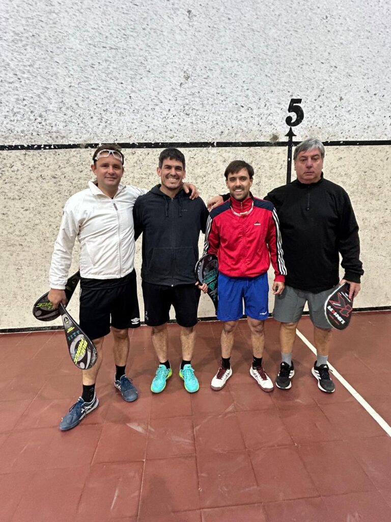 Emoción, homenaje, cancha llena y la presencia de un ex campeón mundial. La paleta de gala en la noche de Toque y Va