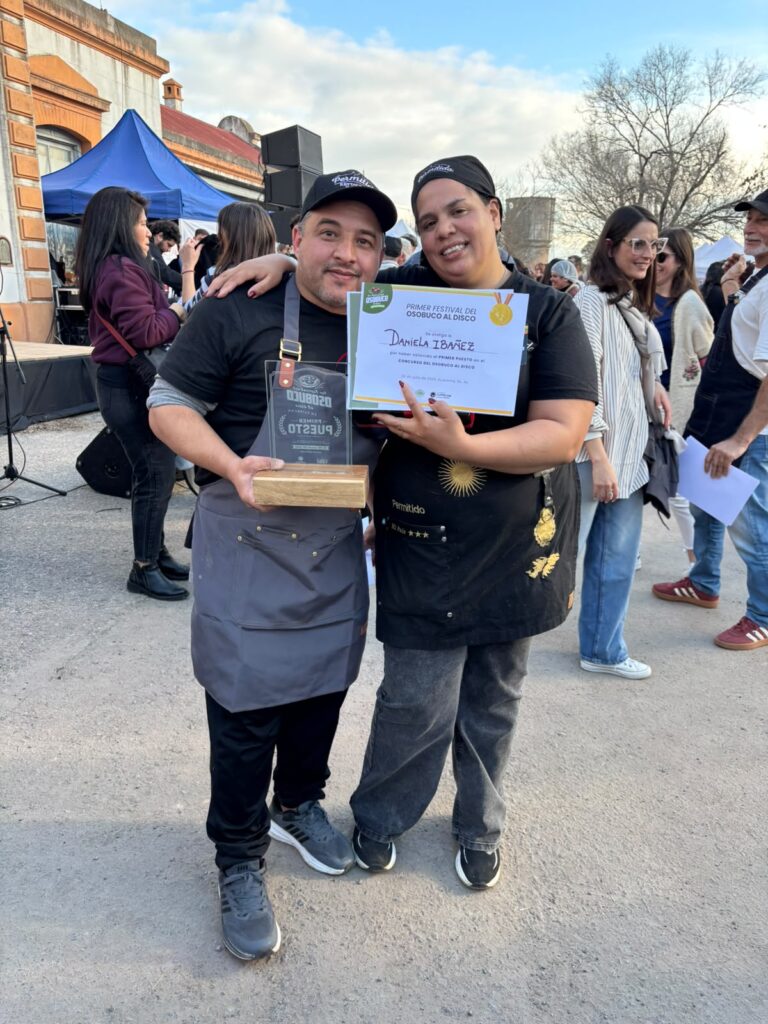 Cachito y Daniela campeones. Se quedaron con el primer lugar en el 1° Festival del Osobuco al Disco realizado en Suipacha