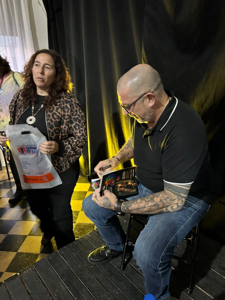 Fernando Torres presentó su libro «Más allá del dolor»