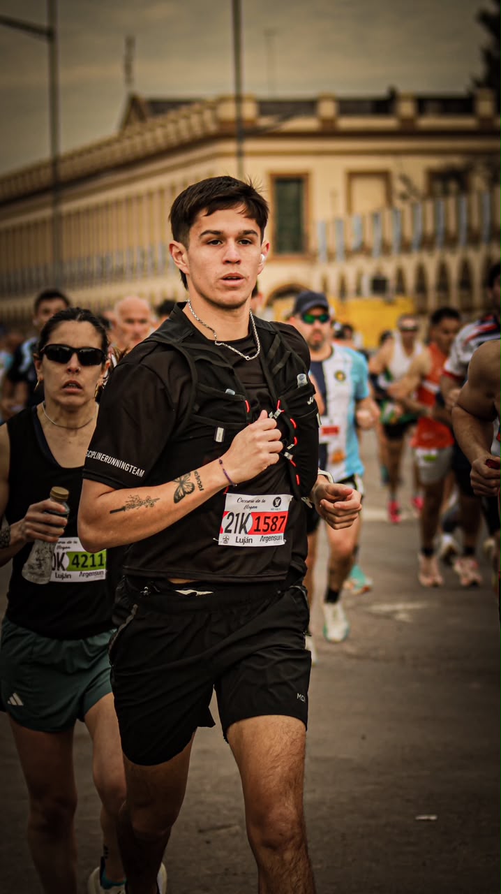 <span class='entry-secondary-title'>Atletismo y solidaridad, la combinación perfecta:</span><br/> Cerca de 30 runners locales en «La carrera de la Virgen» en Luján.