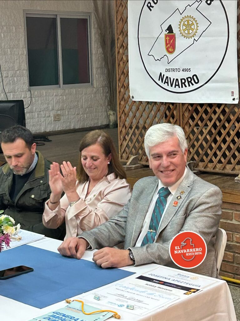 Rotary Navarro. Se produjo el cambio de autoridades para el nuevo período
