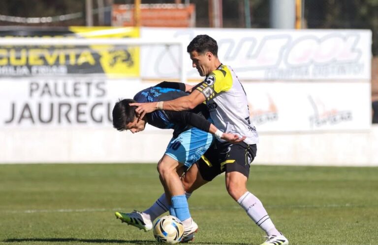 B Metropolitana. Ale Nalerio festeja. Buen triunfo de Flandria como local ante Liniers