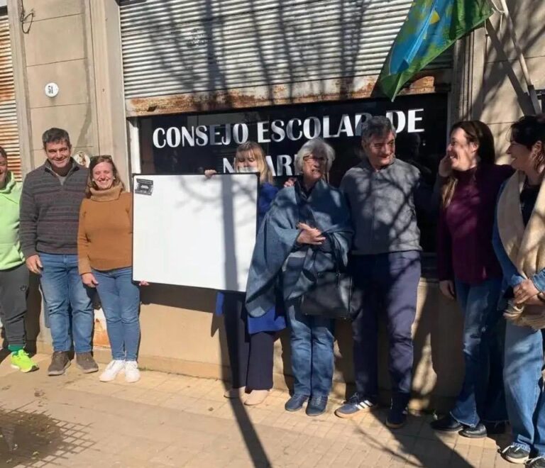 Rotary y la Sociedad Rural entregaron 20 pizarras al Consejo Escolar