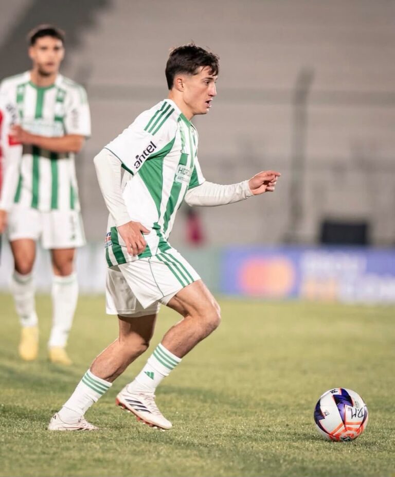 Llegó el día. Agustín de la Cuesta debutó en la primera división del fútbol uruguayo