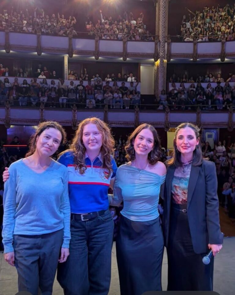 Cultura. Meli Corbetto trasciende fronteras. La joven editora navarrera fue parte en México de la presentación de Heartstopper