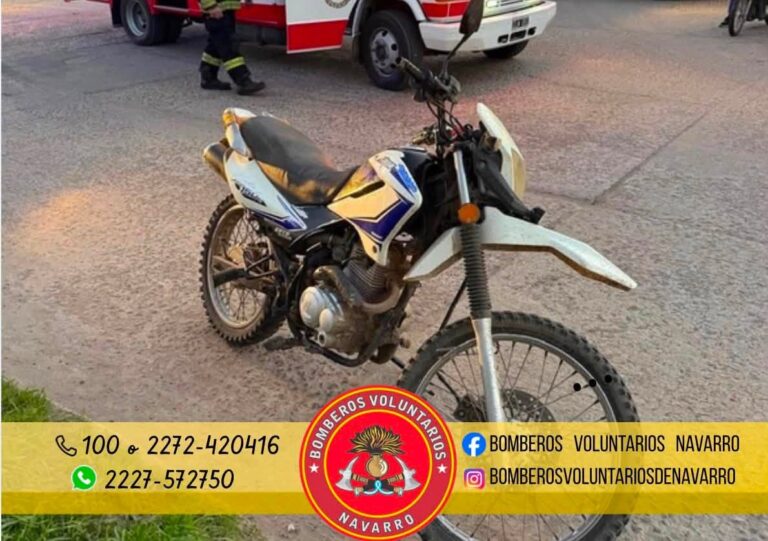 Bomberos de Navarro. Choque entre un automóvil y una motocicleta