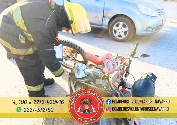 Bomberos. Colisión entre una moto y un automóvil