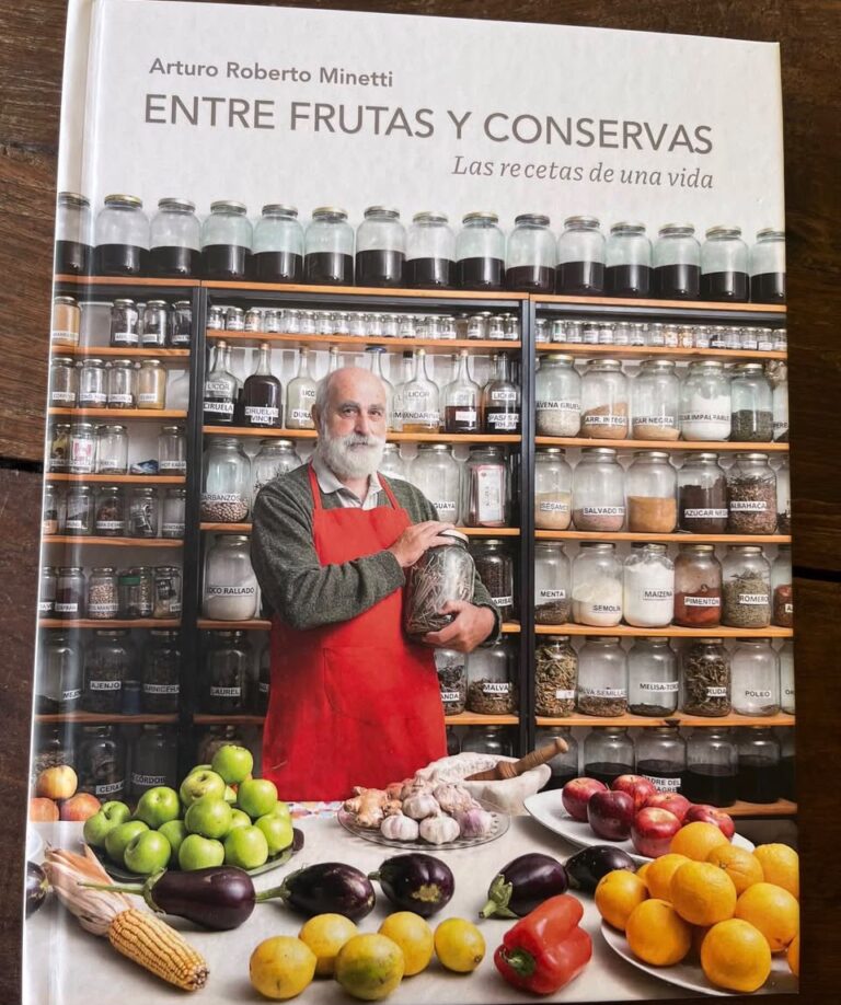 «Entre frutas y conservas». El libro de Arturo Minetti